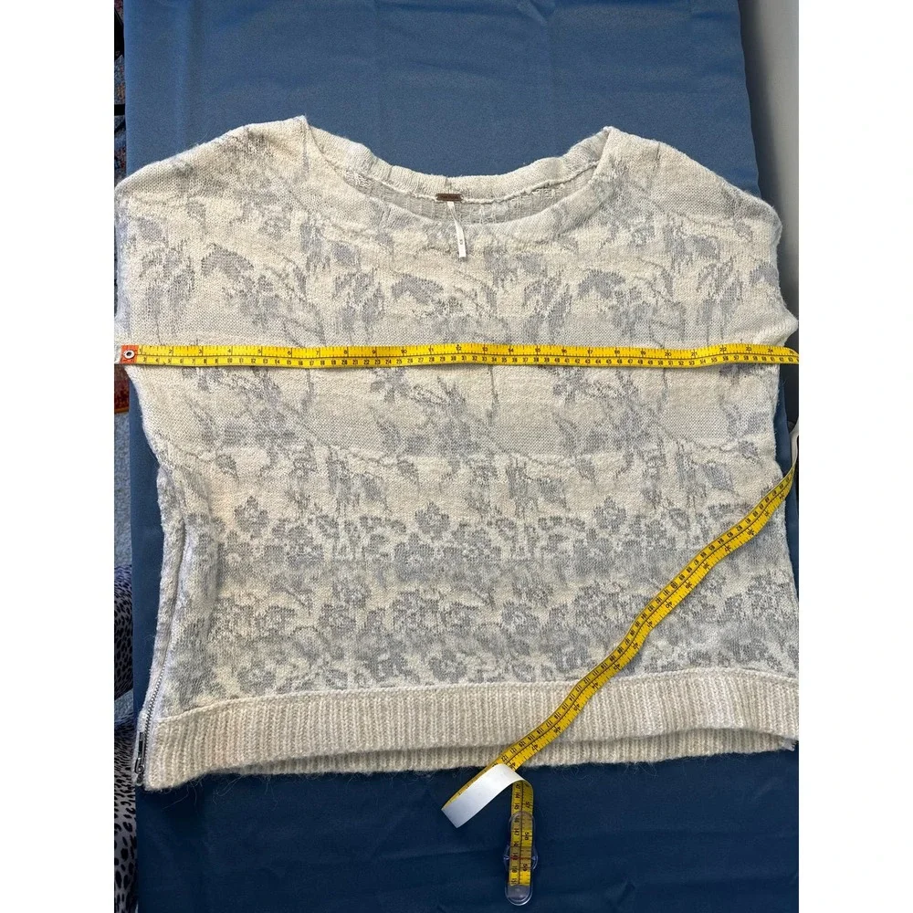 Free People Floral Jacquard Knit Side Zip Sweater‎ Cream Grey Womens Medium